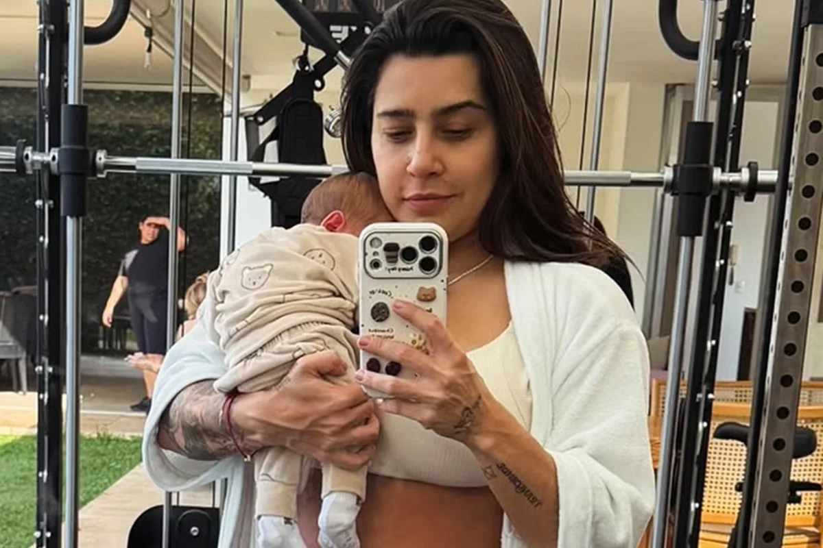 "Lugares preferidos", diz Lauana Prado ao posar com Dom na academia