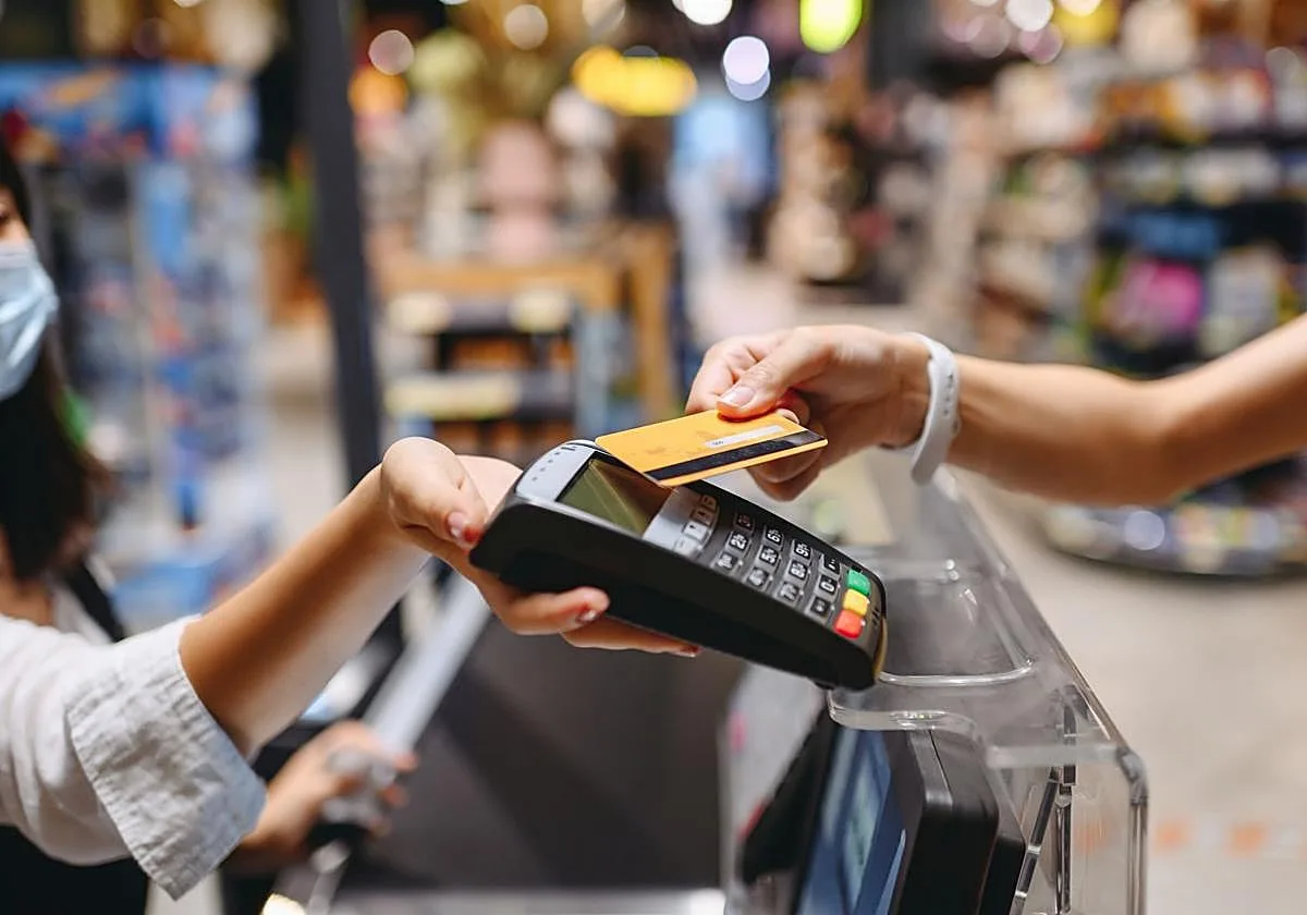 Las familias aumentan en 10.000 millones sus deudas, aunque reducen su peso sobre el PIB, en mínimos desde 1999