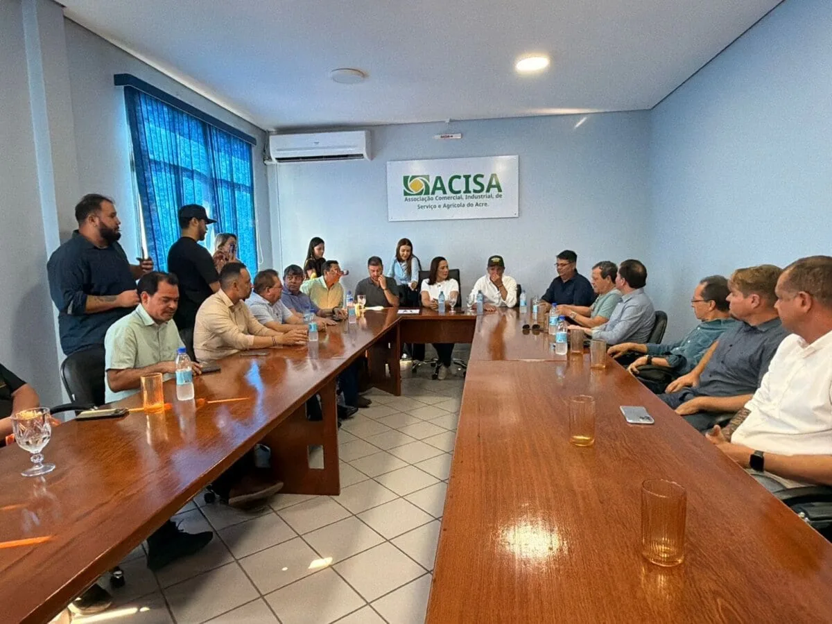 Mailza ouve demandas do setor madeireiro acreano