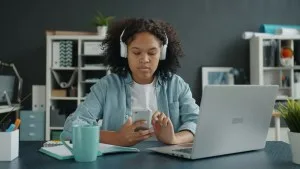 Mulheres são minoria entre consumidores de seguros e aportam menos na previdência