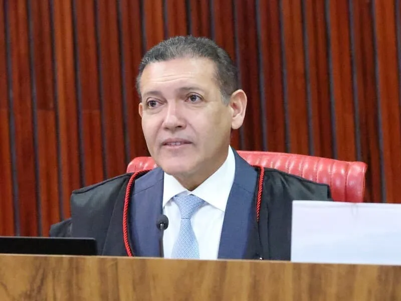 Nunes Marques manda retornar filiação de Flávio Bolsonaro ao PL