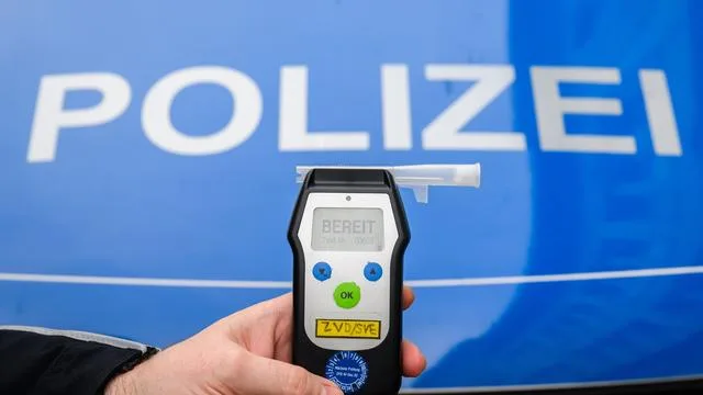 Schleswig-Holstein: Autofahrt mit 2,97 Promille - Beifahrerin schwer verletzt