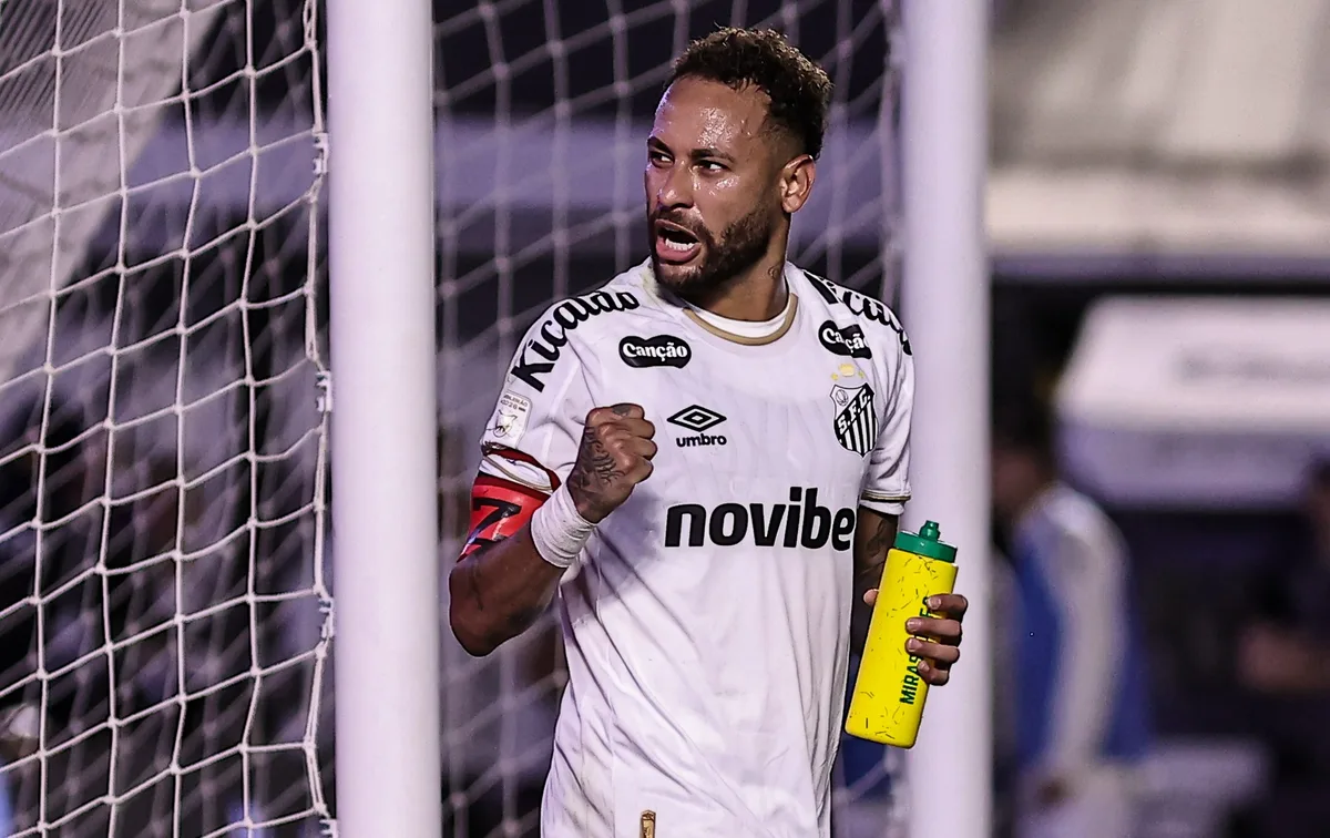 Santos cede espaços no uniforme para empresa de Neymar negociar patrocínios; entenda acordo