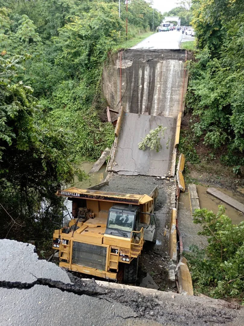 Incomunicados los estados Guárico y Aragua por colapso del puente El Pao