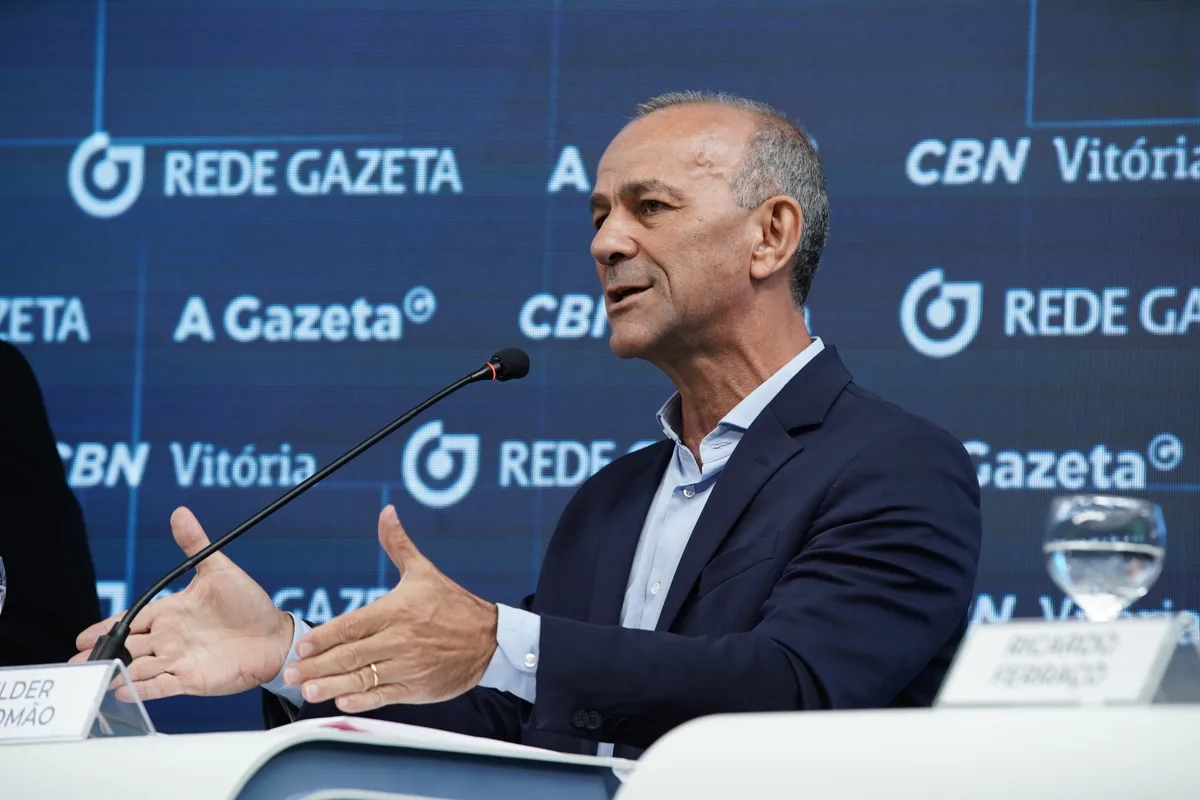 Helder promete criar linha de crédito para mulheres e ampliar educação em tempo integral