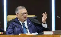 Moraes vota para igualar licença-maternidade de mães biológica e adotivas