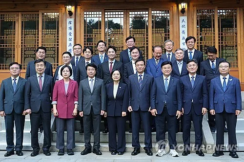 韓총리, 서울 구청장들과 주택공급 간담회…"부동산안정에 총력"