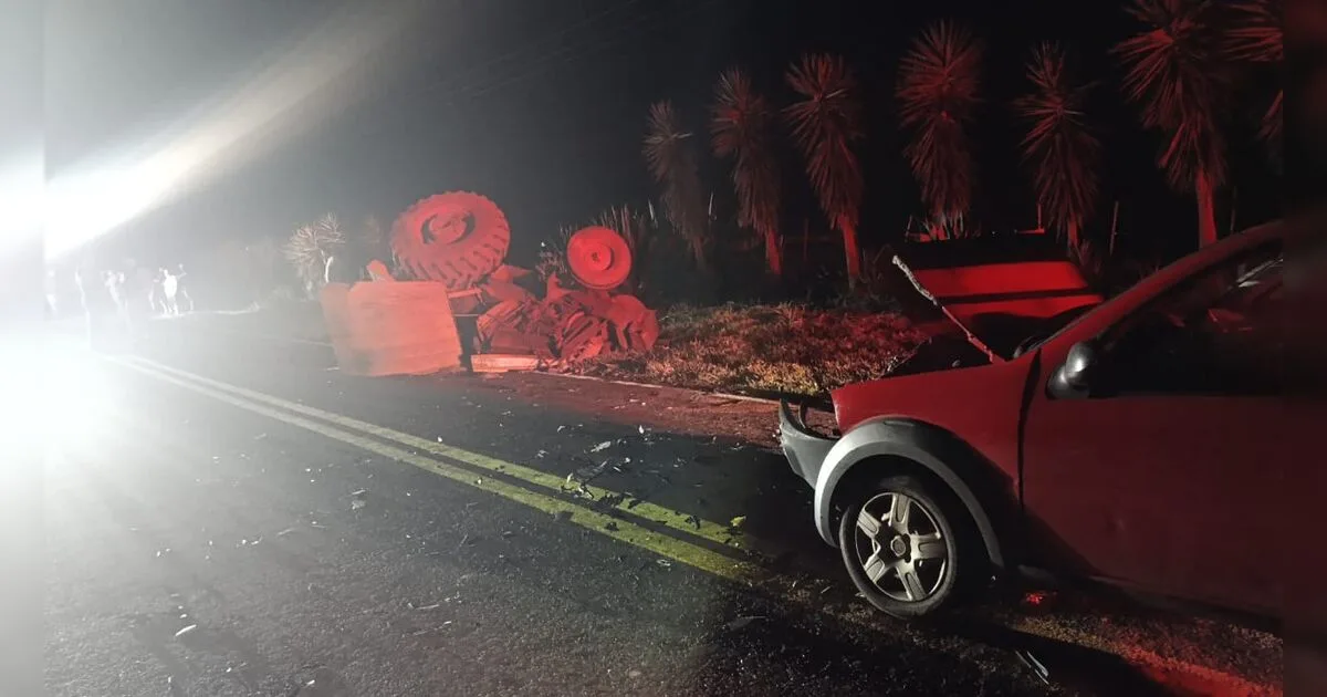 Acidente entre picape e trator deixa dois mortos no Norte do Paraná