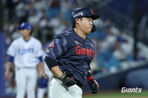 한동희, 동점 투런포 '쾅'…롯데, 삼성 꺾고 6연패 탈출