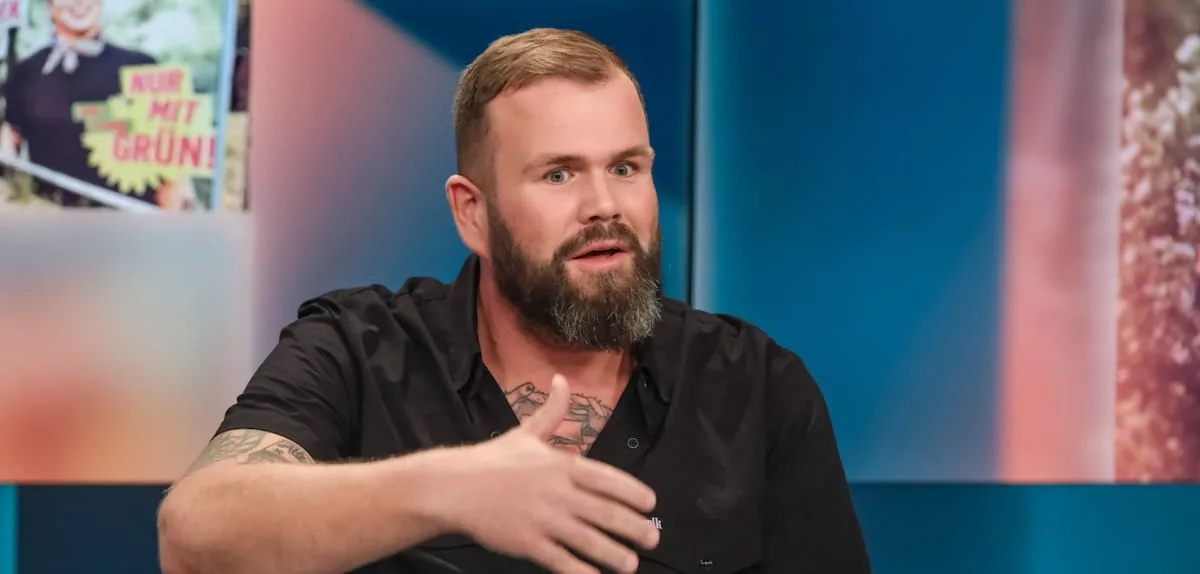 „Feine Sahne Fischfilet“-Sänger rechnet mit „nationalen Jammerlappen“ ab