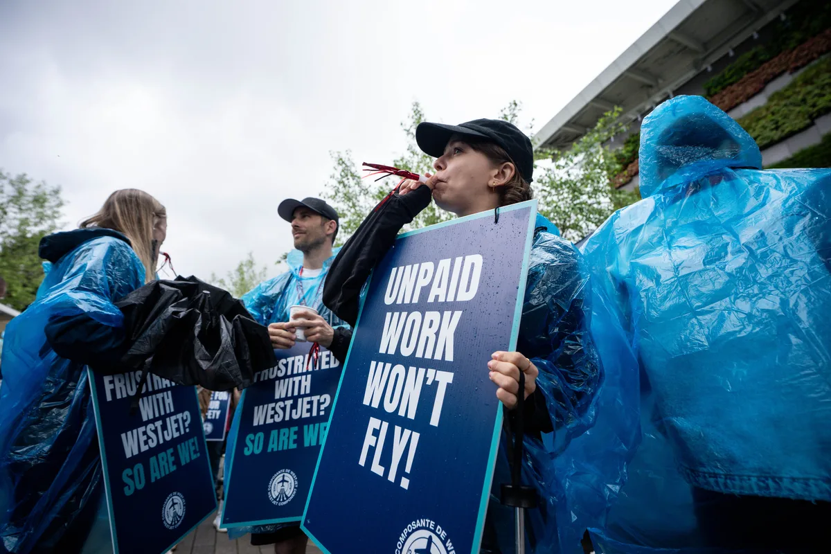 WestJet flight attendants vote to ratify new deal