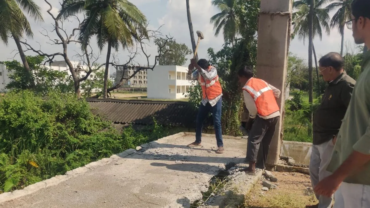 Cyberabad civic body demolishes 13 unauthorised structures