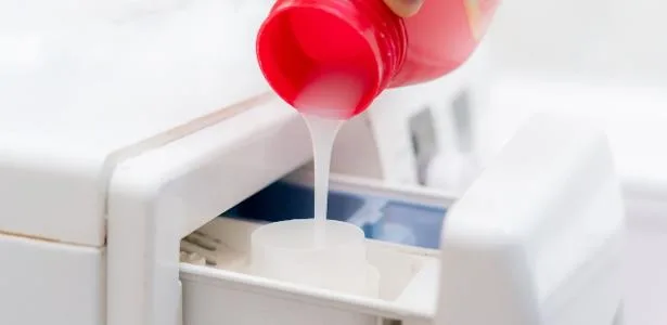 Amaciante com álcool: para que serve a mistura e quais cuidados tomar