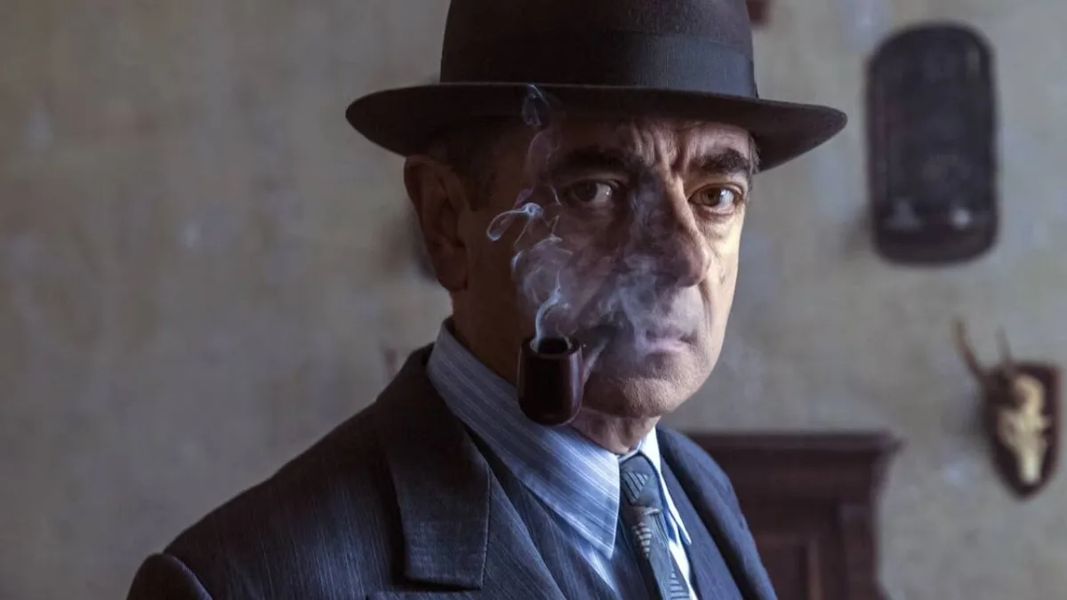 When Rowan Atkinson bought a GBP 2.6 million home in Oxfordshire to create his glass mansion