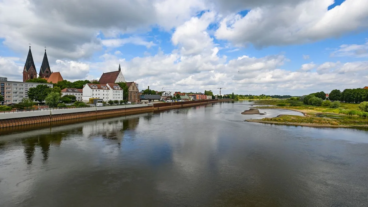 Wetter: Regenschirm am Samstag, Sonne zum Wochenstart