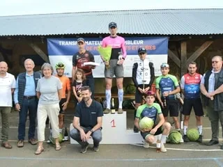 « Ils veulent leur chou ! » : dans cette course cycliste, les vainqueurs repartent avec un légume comme trophée