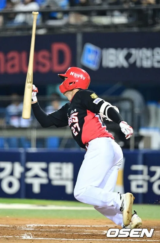 [사진]멀티히트 경기 펼치는 KIA 김호령
