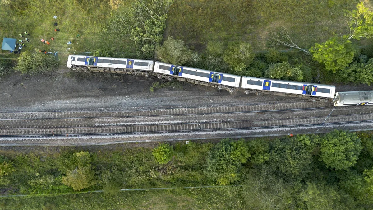 Un tren regional descarriló en Francia y dejó un saldo de 44 heridos: la Policía investiga si fue un sabotaje