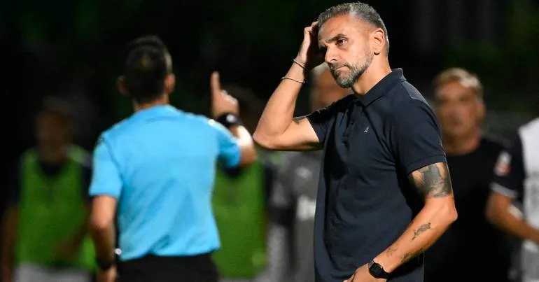 Leão tem de vencer para pressionar rivais antes do clássico