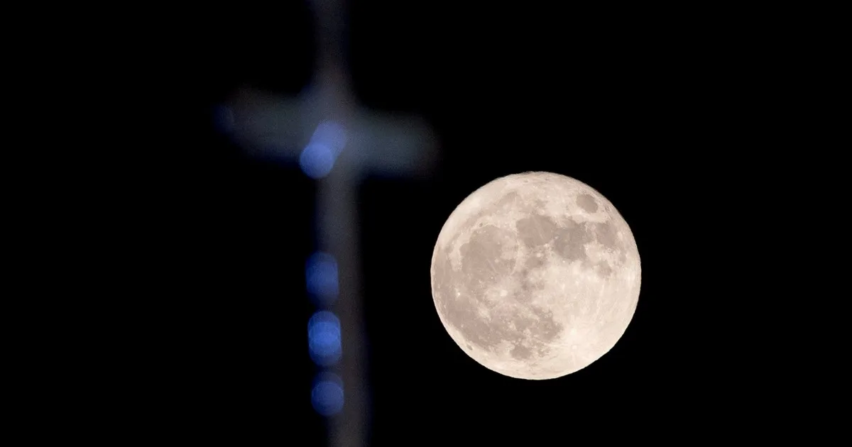 Llega el eclipse lunar y la Luna llena del 28 de agosto: cómo afectará a cada signo y quiénes lo sentirán con más intensidad