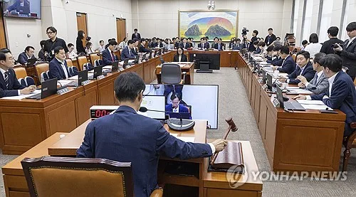정무위, '대금지급 기한 단축' 대규모유통업법 개정안 의결