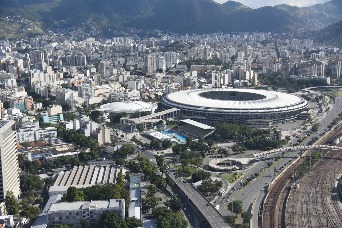 Condomínio de salas comerciais chega a 90% do valor do aluguel em bairros do Rio
