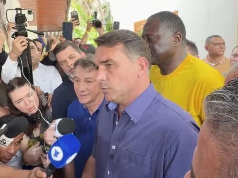 Dark Horse "não tem um centavo de dinheiro público", diz Flávio