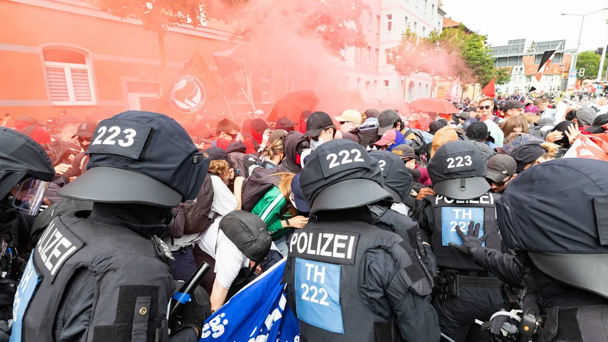 Sachsen-Anhalt Szenario 18:01 Uhr - Hier rüstet sich die Polizei für die drohende Krawall-Nacht