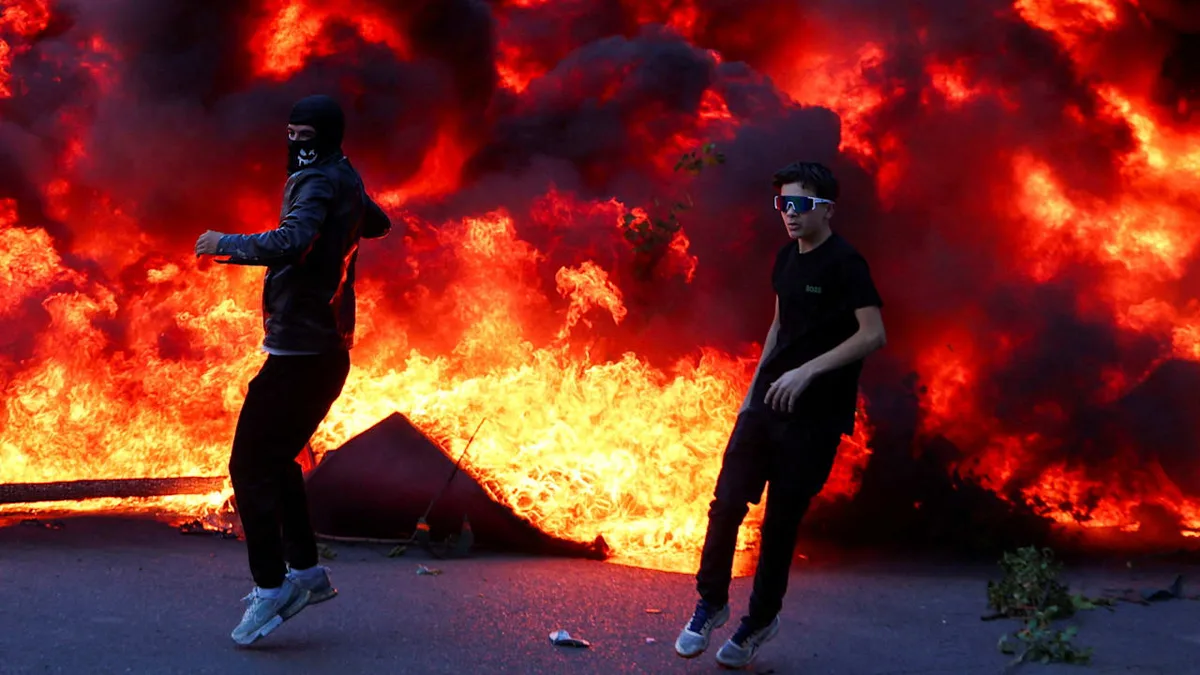 Nach Flamingo- jetzt Studenten-Proteste - Albanien-Demonstranten zünden Tirana an