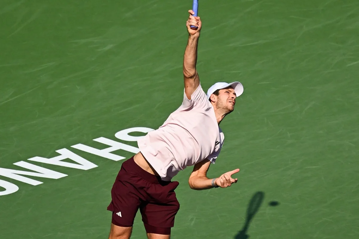 "É sempre um prazer dividir a quadra com Novak", afirma Hurkacz