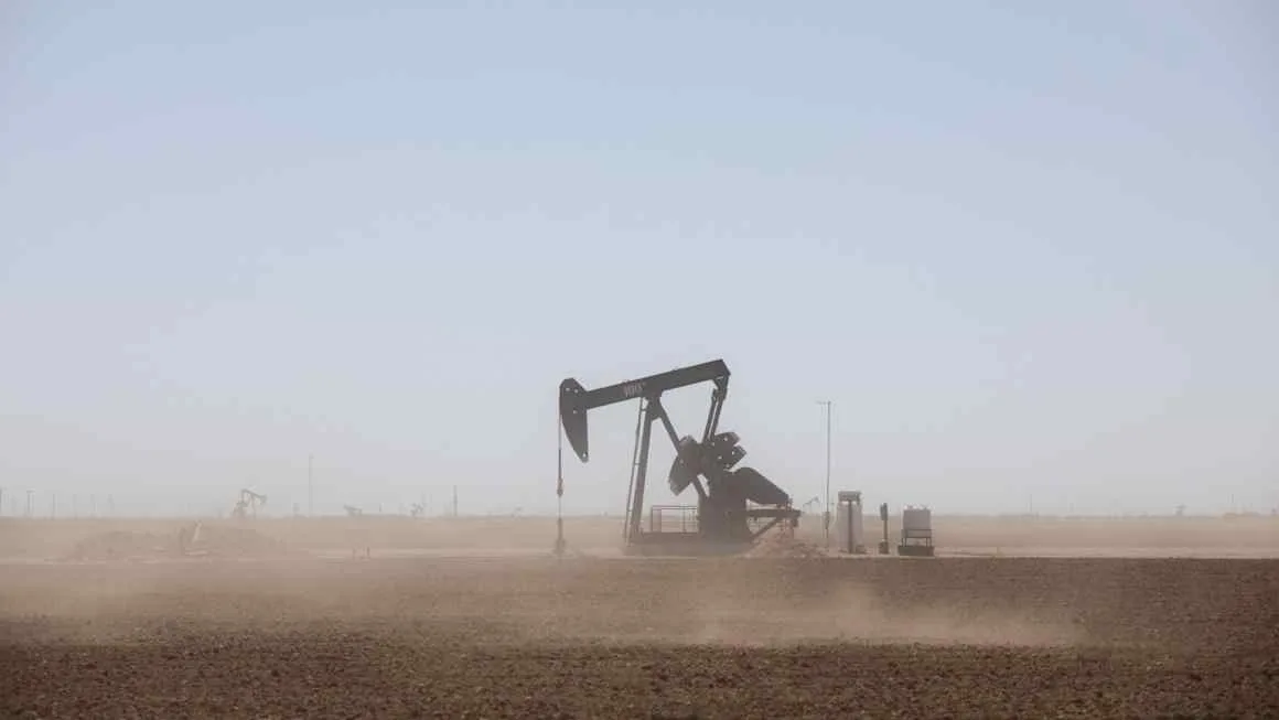 Slide in oil prices drives rebound in battered government bonds