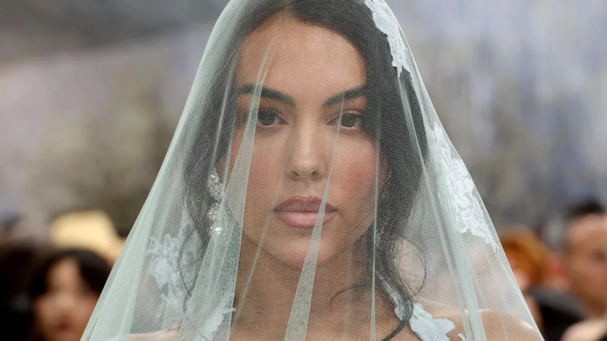 Georgina Rodríguez comenta en las redes su vida de casada: "Así me despierta mi marido"