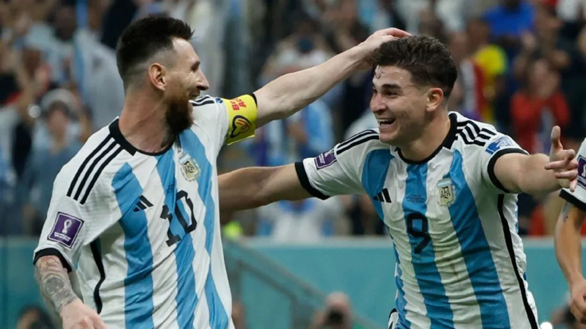 Julián Álvarez le dedicó una sentida carta a Messi tras su despedida de la Selección: la imagen especial que eligió