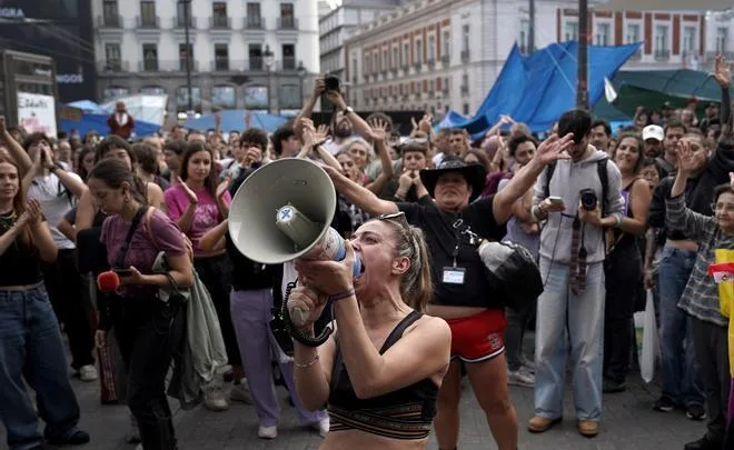 La Policía monitoriza a grupos radicales tras tres semanas de protestas en la Puerta del Sol por la vivienda
