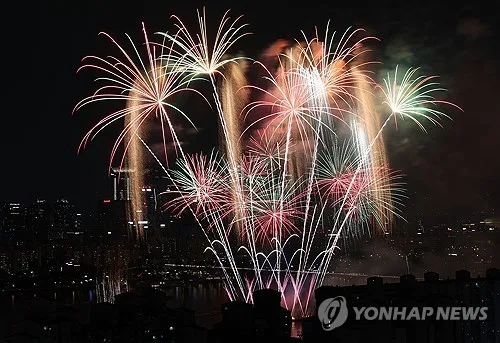 "회사가 불꽃축제 명당" LG전자, 트윈타워에 가족 초청행사