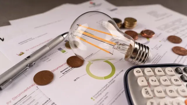 Eletricidade: Mercado livre ou regulado? Como saber qual é mais vantajoso