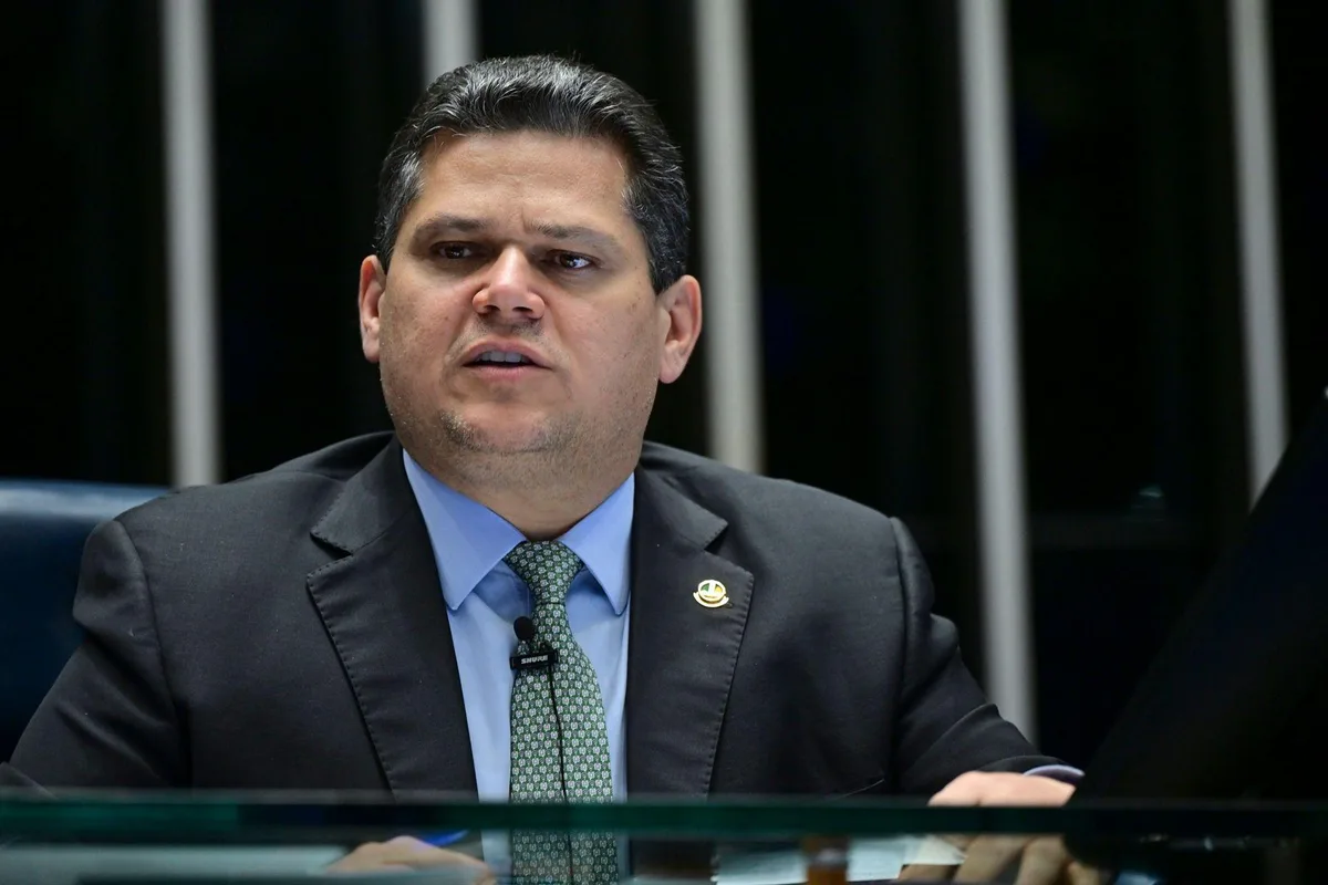 Redução da maioridade penal: as diferenças nas propostas de Lula e Flávio Bolsonaro