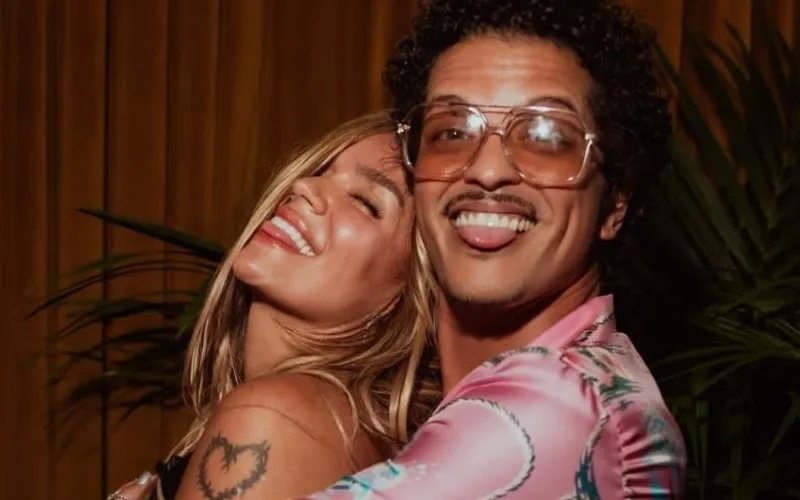 Karol G y Bruno Mars estrenan el video en vivo de ‘Still’