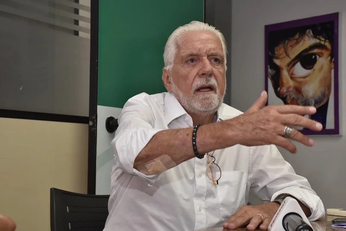 "Comparem o que cada um fez", pede Wagner sobre Lula e Flávio Bolsonaro