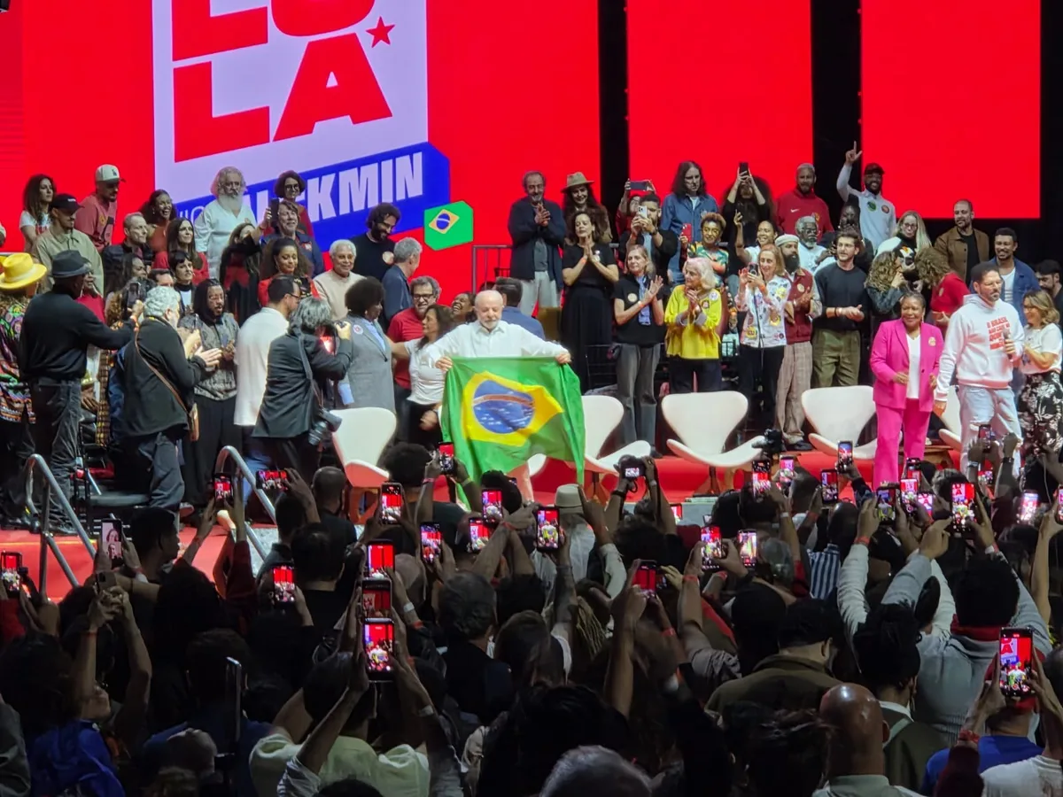 Em encontro com artistas, Lula defende emenda constitucional para transformar Cultura em política de Estado