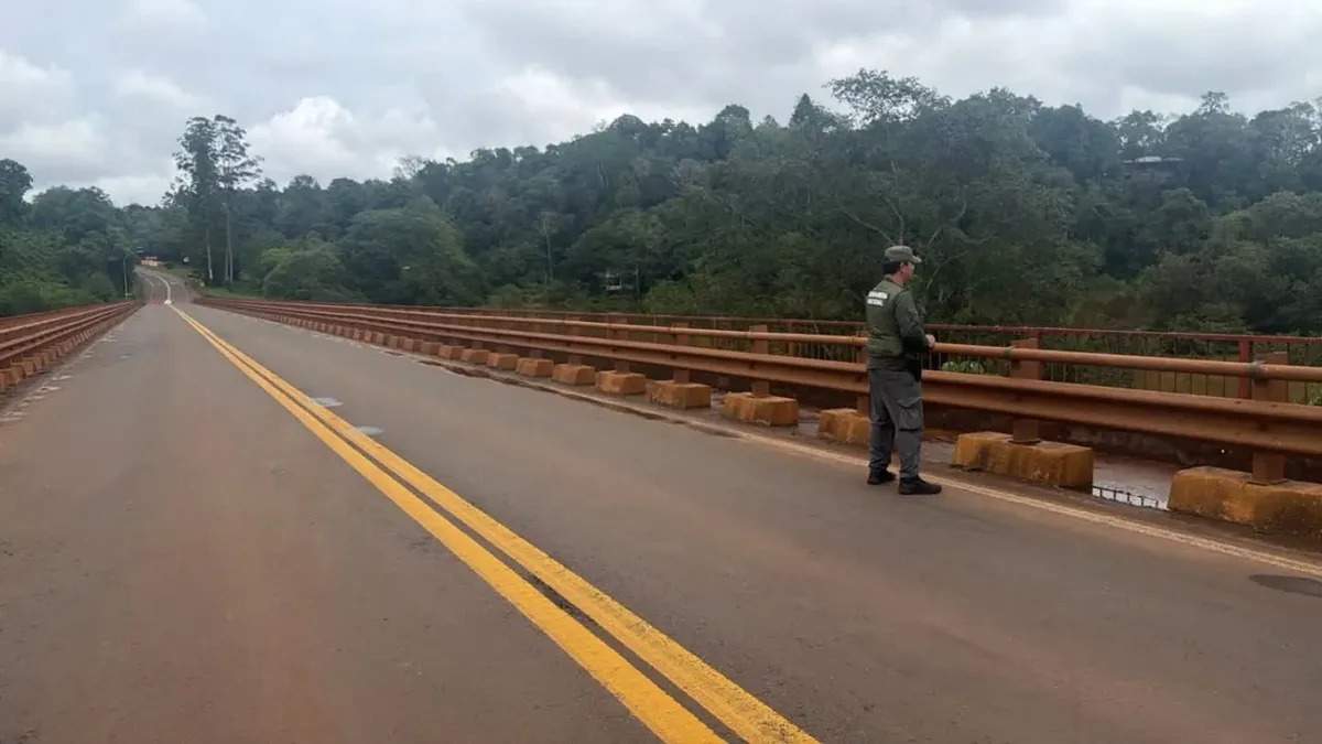 Por la crecida del río, cortaron dos puentes sobre la ruta nacional 12: Iguazú y el Alto Paraná, virtualmente aislados