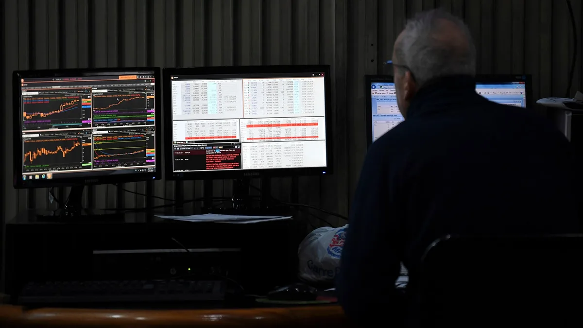 Por qué el riesgo país tocó el nivel más alto desde junio y se acercó a los 500 puntos básicos