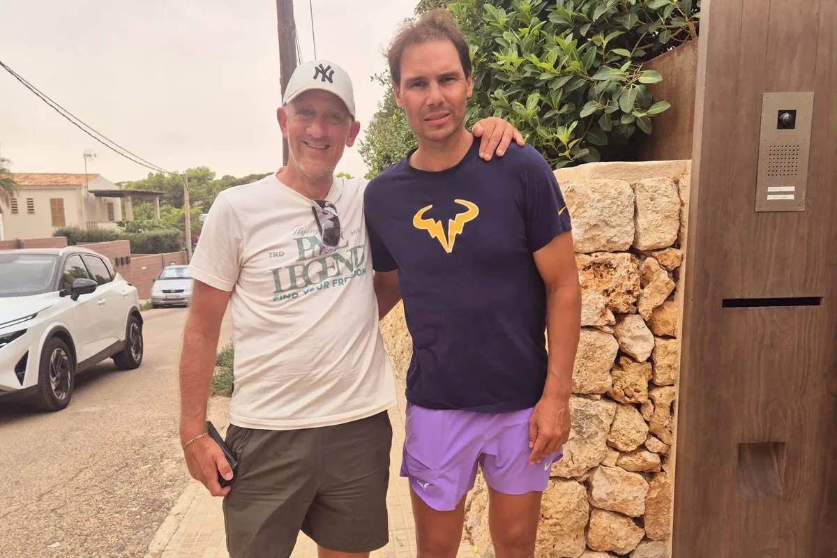 Una familia neerlandesa localiza la casa de Rafa Nadal en Mallorca, llama a la puerta y desata una gran polémica en las redes: "Hay límites"