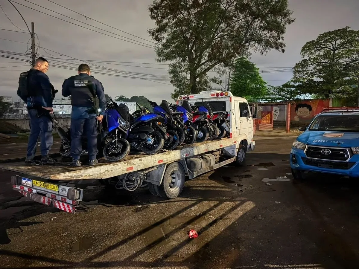 Polícia Militar recupera 31 motocicletas roubadas de carreta na Zona Norte do Rio