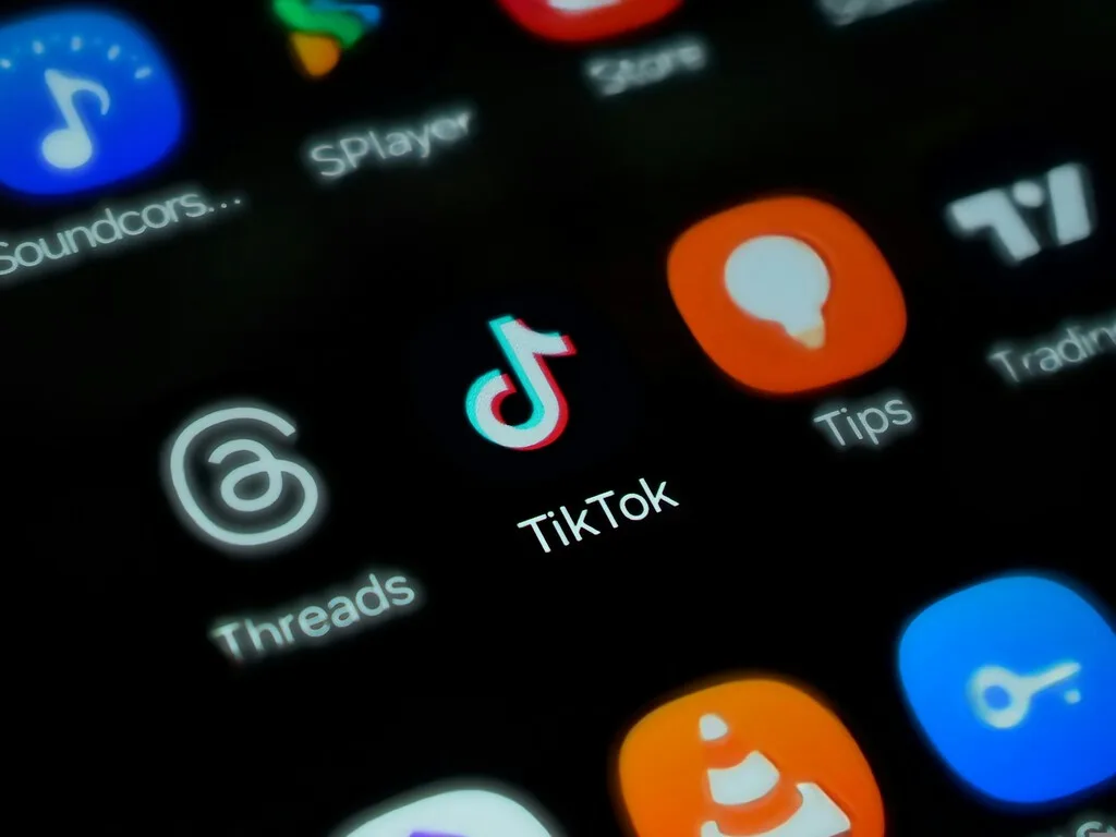 TikTok eliminó una función de seguridad a millones de usuarios para hacer una prueba. Uno de ellos acabó suicidándose