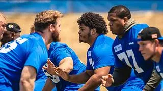 NFL: Dura sanción para Alaric Jackson tras propinar un puñetazo en el rostro a un rival