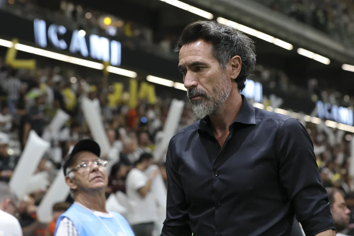 Domínguez enaltece vitória do Atlético-MG em semifinal e responde sobre volta de Fred
