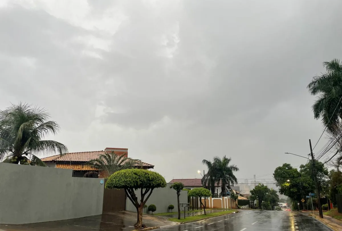 MS segue em alerta para tempestades neste sábado, com chuva forte e ventos de até 100 km/h