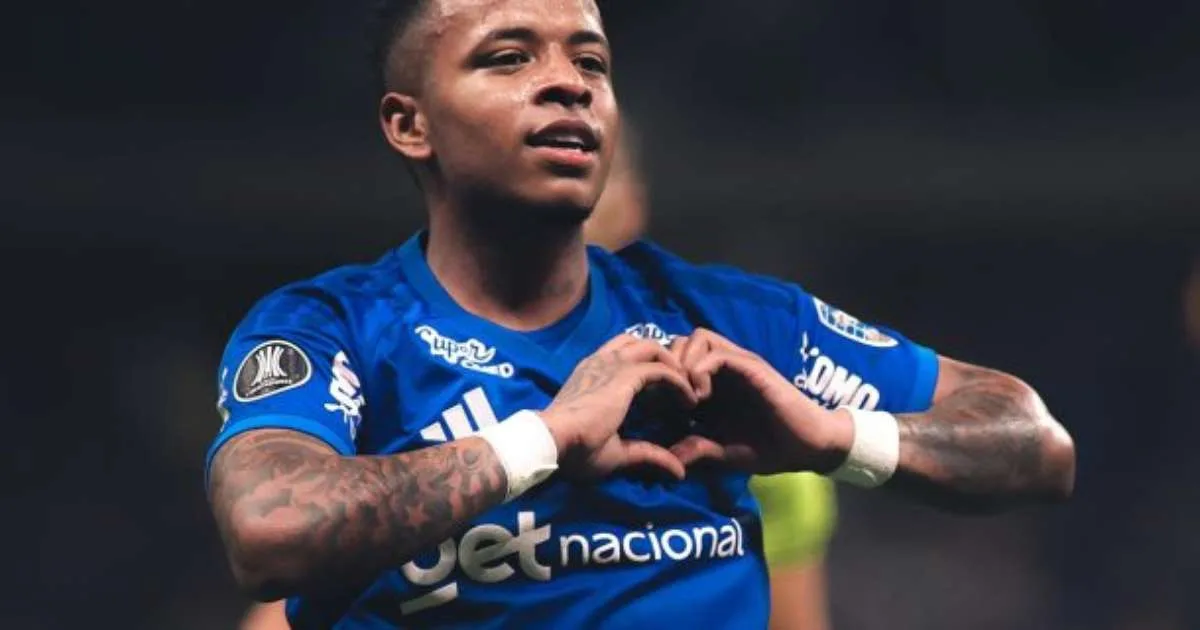 Arroyo explica irritação após substituição no empate do Cruzeiro