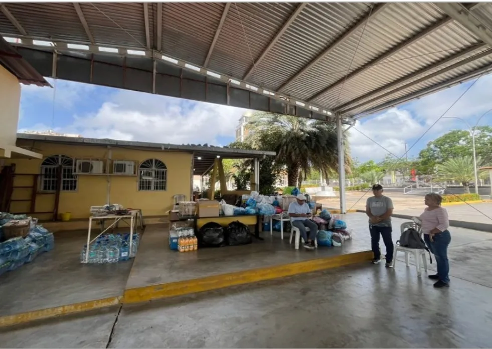 Solicitan camión para enviar ayuda humanitaria a La Guaira